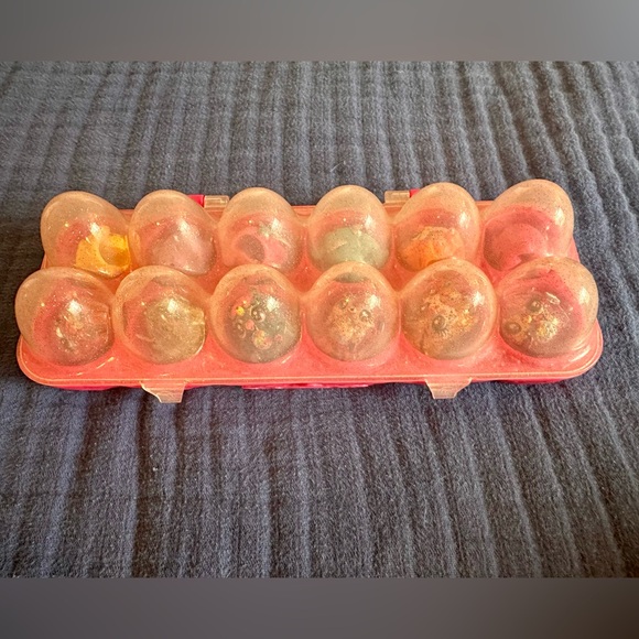 Hatchimals set of 12 with Carrying Case - Picture 3 of 4